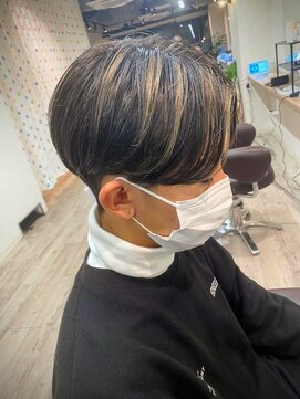 コワファーストナガサキシャンプーボーイ(COIFF1RST NAGASAKI SHAMPOO BOY) コントラストハイライト×前下りセンターパート