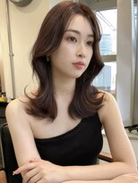 大人可愛いくびれミディアム くびれヘア 韓国ヘア顔まわりカット