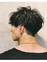 大人の男は色気が大事！ボリュームの出るしっかりめのパーマ