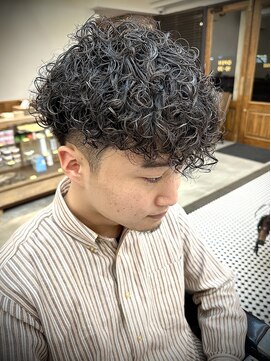 ザナンバースリー 八王子(THE NUMBER THREE) フェード/スキンフェード/メンズカット/メンズパーマ【八王子】