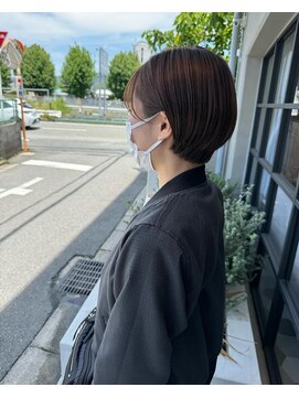 リベラル(liberal) 流行りの丸みショート 耳掛け グレージュ【30代/40代/50代】