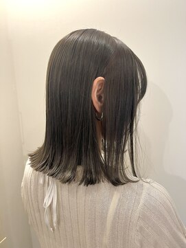 リュクスバトーバイトリコ 船橋南口店(Luxe BATEAU by tricot) オリーブベージュ/外ハネボブ