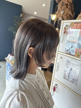 重ためミディアム/ハッシュカット/グレージュカラー