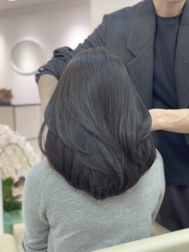イリス 銀座(IrIs) 柔らかく見せるダークオリーブ/セミロングレイヤー