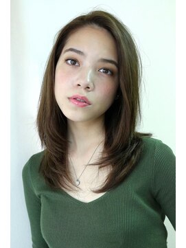 アークイラ(Aquila) かき上げバング×立体感レイヤーで作る、ヘルシーな大人セミディ
