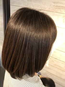 オトヘアー(oto hair) 透明感のあるカラーリングも楽しめる肩レングスシンプルボブ