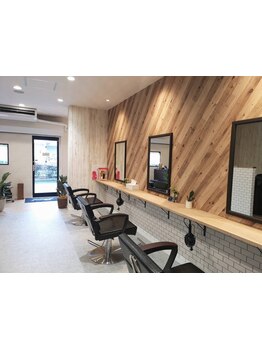 経験豊富なスタイリスト1人のプライベートサロン。また行きたくなる居心地の良い雰囲気が人気!感染症対策◎