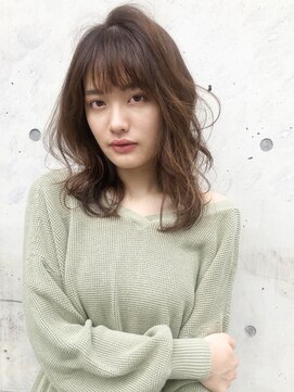 アヂト(adito) 大人可愛い小顔レイヤーミディ