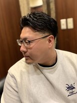 センターパートスキンフェード