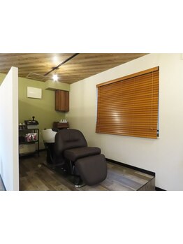 ゆったり寛げるプライベートなサロン◎マンツーマンでお悩みを解消しながら憧れの美髪に導く♪