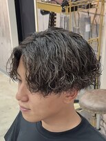 メイン(MENIN)&nbsp;【Insta@leo_takahashi_14】波巻きパーマスタイル[眉毛/メンズ]