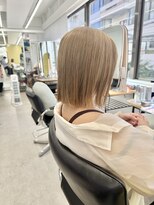 ヒビヲ(HIBIO)&nbsp;ショートボブ切りっぱなしボブタッセルボブベージュカラー横浜