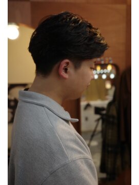 エディ(Edy) メンズセンターパートニュアンスパーマ刈り上げ眉毛カット岡山