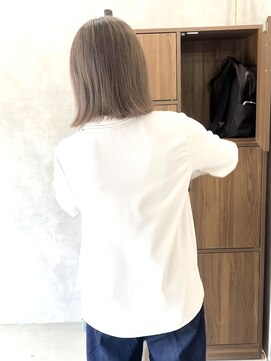 アルエ(a.r.e) ブリーチ有グレージュ×ボブ