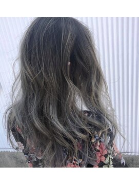 エルモ(ELMO) エッジの効いたバレイヤージュ