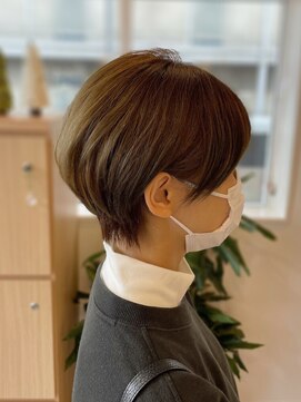 アドラーブル 長岡新保店(adorable) 20代30代40代前下がりストレートハンサムショート丸みレイヤー