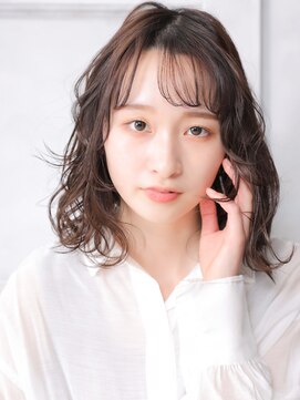 クラッチ 博多(CLUTCH) 大人可愛い小顔美髪ツヤ髪ふんわりカール薄めバングA8