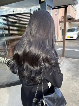 穀雨(Kokuu) グレージュ切りっぱなしボブ前髪ありミニボブミルクティベージュ