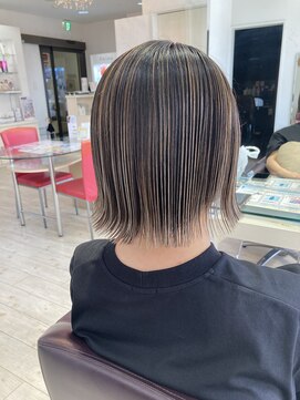 フェイバリットビューティシャルム(Favorite Beauty Charme) ナチュラルベージュハイライト×切りっぱなしボブ×上大岡駅近く