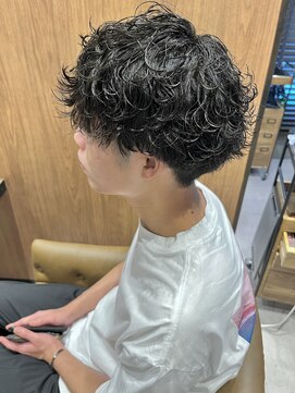 波巻きパーマスタイル　植木涼太