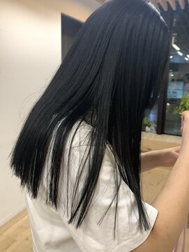 シルク バイ ルカ(SilQ by Luca) イルミナカラーで叶うブルーブラック【鈴木まりや】