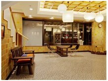 グランド トゥルース 守谷店(GRAND TRUTH)の雰囲気（店内は広々としており、ゆったりした空間に。）