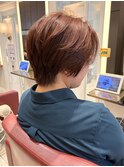 ピンクベージュカラー×大人ハンサムショート