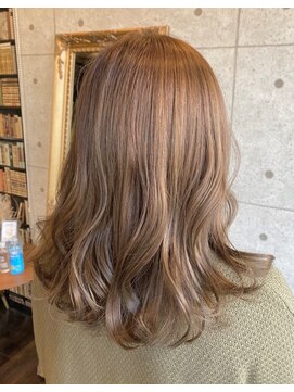 ヘアサロン レゴリス 都城店(REGOLITH) 『 切りっぱなしミディ　ミルクティベージュ　ハイトーン☆ 』