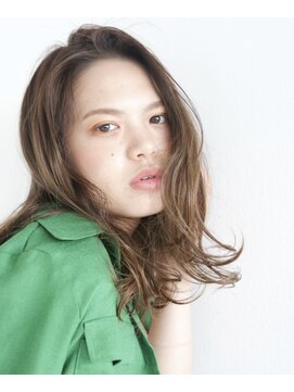 エヌ トーキョー(enu TOKYO) 色っぽミディアムで大人っぽく ペールベージュ