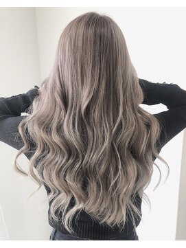 リ アムール(Re:AMOUR) ホワイト系のくすませベージュカラー