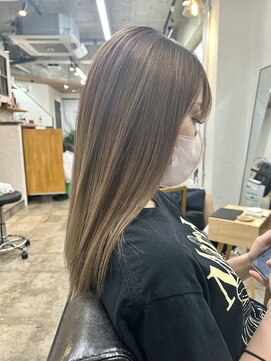 イット(it.) kana バレイヤージュ ハイライト ミルクティーベージュ