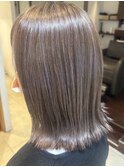 切りっぱなしボブ×白髪ぼかしハイライト