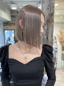 トルネード(TORNADO) 海外へア ミルクティーグレージュ 切りっぱなしボブM0221