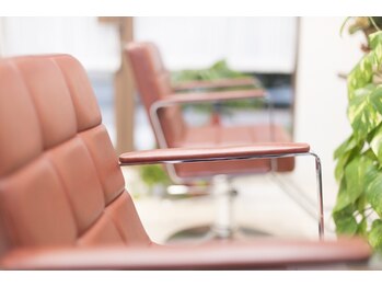 クオーレ ヘアーアンドエステティックサロン(CUORE HAIR ESTHETIC SALON)の写真/お客様一人ひとりとしっかり向き合い、寄り添うマンツーマン施術で、くつろぎの時間をお過ごしください…