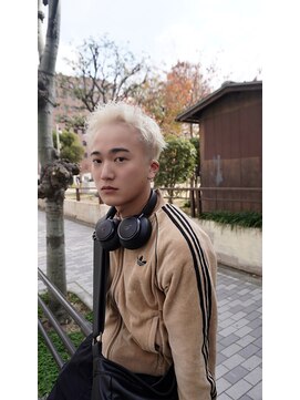 リーホリエ(Lee Horie) ホワイトブロンド&スパイキーショート