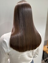 メゾンドムニ 恵比寿(Maison de MUNi)&nbsp;艶感♪髪質改善カラー大人可愛いアッシュグレーロング