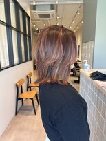 アヴェリー(avely)&nbsp;レイヤーカット/外はねレイヤー/レッドカラー/髪質改善/頭浸浴