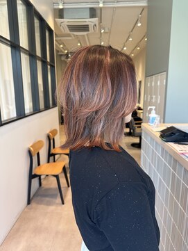 アヴェリー(avely) レイヤーカット/外はねレイヤー/レッドカラー/髪質改善/頭浸浴