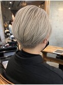 ライトグレーのクールショート