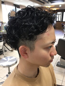 アールモンドヘア新世界 ちょっとワイルドなメンズパーマ