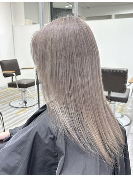 ストゥー(StueW.) ホワイト×グレー[倉敷][岡山][倉敷美容室][岡山美容室]