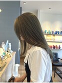 オリーブベージュ