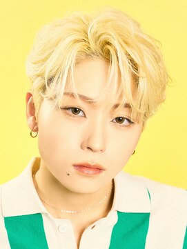 オーシャントーキョーオーバー 渋谷(OCEAN TOKYO OVER) ブロンドコンマセンターパート