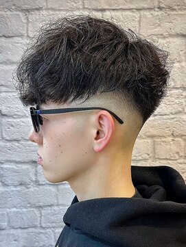 グレイスフル バーバープラチナム 六本木店(Graceful Barber platinum) フェードカット＋スペインカール風