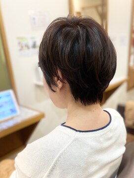 フリージア(freesia) 30代40代50代/艶髪ヘア/大人ショート