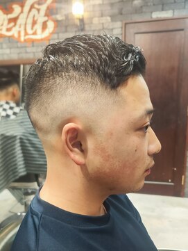 スリーセント 栄(3/cent) フェザーアップ/スキンフェード/フェードカット/ハイフェード