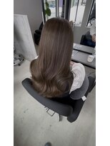 エン 久安(en.)&nbsp;オリーブグレー×艶感ロング｜大人の抜け感カラー