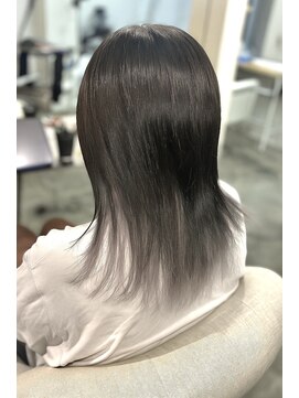 アモア(amoa) 裾インナーカラーのホワイトシルバー