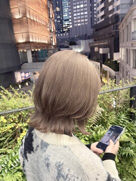 レイヤーボブ×ミルクティーグレージュ