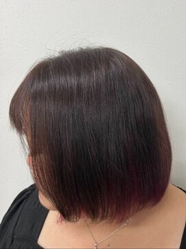 ショートボブスタイル　インナーカラー